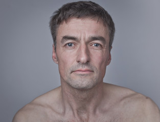 Obraz premium Zuversichtlicher Mann