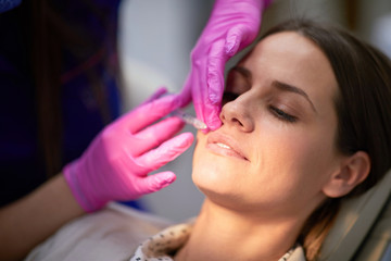 Obraz na płótnie Canvas Brunette woman having a cosmetic treatment