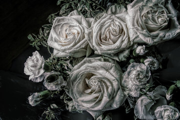 Design generated photos of white roses bouquet