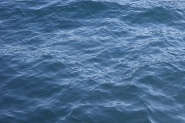 Fototapeta na wymiar Fluid waves on the surfae of the ocean, blue beauty