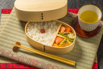 お弁当　Japanese style famous lunch box (bento)
