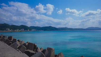 名護の海とテトラポット