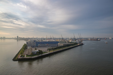 Fototapeta na wymiar Panorama von Rotterdamm im Sonnenaufgang