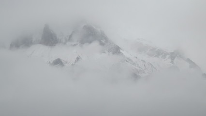 La montagne dans le brouillard