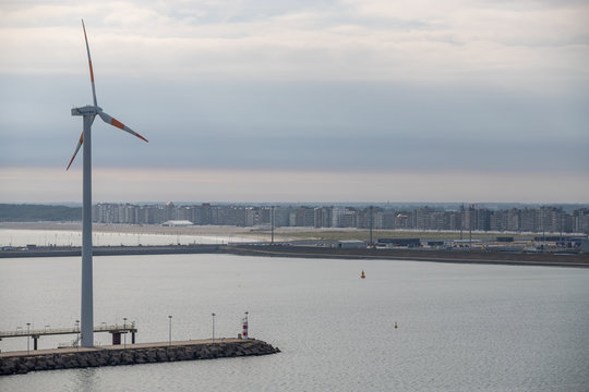 Windkraftanlage im Hafen von Zeebrügge