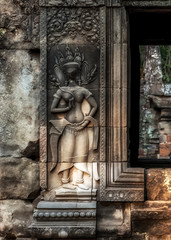 Fototapeta na wymiar Ancient ruins Wat sunrise at Siem Reap Cambodia
