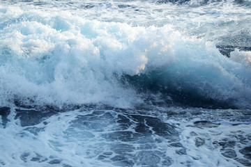 Obraz premium Angry waves off the sea