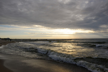 Waves in Ustronie Morskie © RegnumInvictum