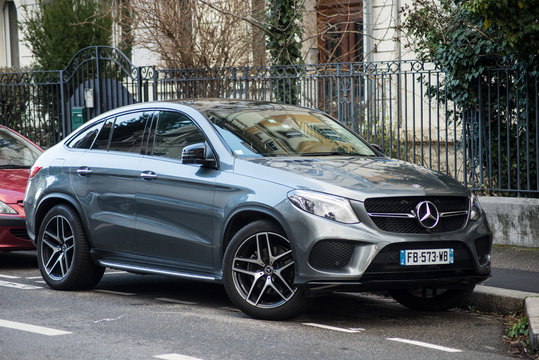 Mercedes Suv Photos Royalty Free Images Graphics Vectors Videos Adobe Stock