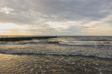 Waves in Ustronie Morskie © RegnumInvictum