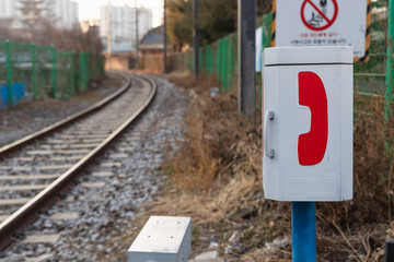 철길과 전화기