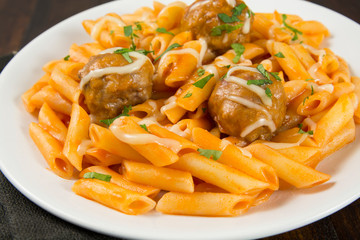 Macarrones con albóndigas