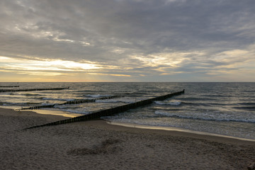 Waves in Ustronie Morskie © RegnumInvictum