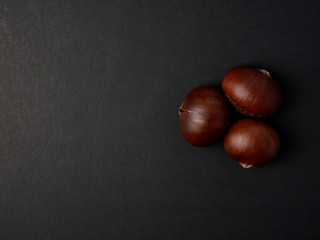 Obraz premium Chestnuts are grown as economic crops for selling seeds