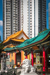 Obraz premium Traditional, historic Chinese architecture in Wong Tai Sin Temple, a touristic landmark in Hong Kong