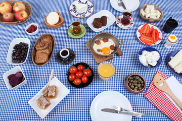 foods on breakfast table