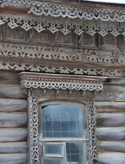 Naklejka premium Openwork cornice and window frames on an old wooden house