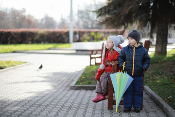 Fototapeta premium Children walk in the autumn park