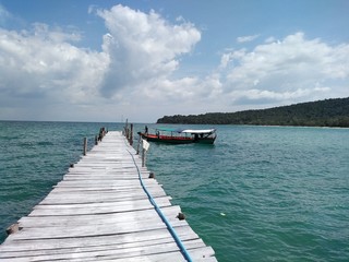 Fototapeta premium pier on the lake