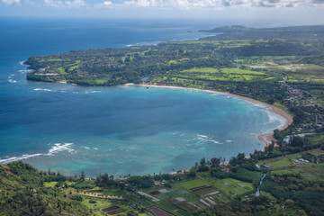 Obraz premium Aerial view of Kauai's lush colorful Hanalei Bay coastal landscape. 