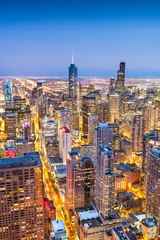 Rolgordijnen Chicago, IL, VS Luchtfoto stadsgezicht bij schemering © SeanPavonePhoto
