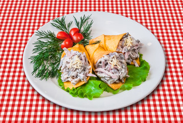 Salad with squids served in baked tortillas