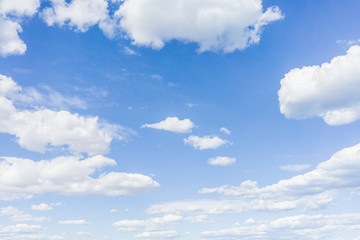 Obraz na płótnie Canvas Blue sky on a sunny day with fluffy clouds