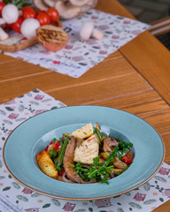 beef with vegetables and sauce