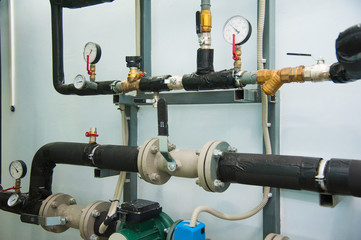 Manometer, pipes and faucet valves of heating system