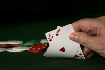 Playing poker peeking at the winning with chips on the table