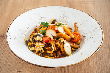 pasta with vegetables and chanterelles