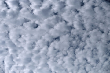 Dichte weiße Wolken - Stockfoto