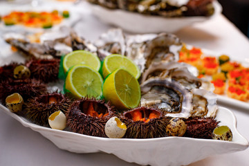 oysters with lemon