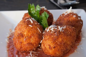 Mac and cheese balls