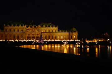 Fototapeta na wymiar ベルヴェデーレ宮殿の夜景
