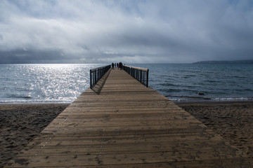 Fototapeta premium Landscape of wooded pier onto Lake Tahoe on a cloudy day in Kings Beach, California