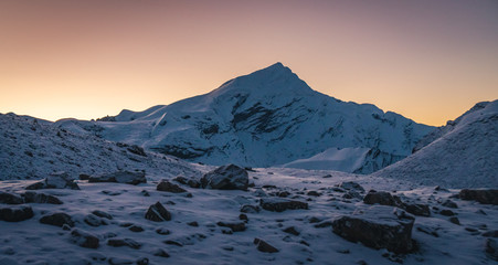 Fototapeta na wymiar sunrise from annapurna thorong la pass