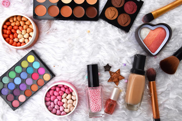 Make up base,Fairy candy pearls blusher,Blush on, Make up brush,Star eye shadows,Foundation,Nail Polish,,Highlights and shading  are on the white wool.