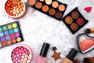 Make up base,Fairy candy pearls blusher,Blush on, Make up brush,Star eye shadows,Foundation,Nail Polish,,Highlights and shading  are on the white wool.