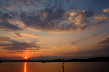 Fototapeta na wymiar beautiful sunset sky over the lake