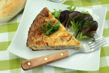 part de quiche au bacon et fromage