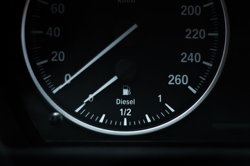 The diesel quantity sensor in the tank on the car dashboard. The use of diesel fuel and gasoline cars in an economical mode.