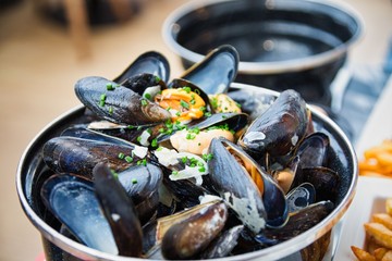 plate of mussels 