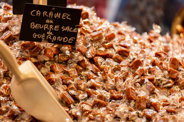 Caramelle mou in vendita in una bancarella francese