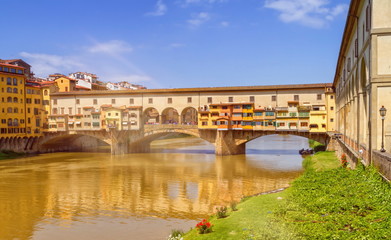 Obraz premium Medieval stone bridge Ponte Vecchio over Arno river in Florence,