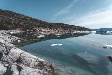 Obraz premium Beautifull landscape with floating icebergs in glacier lagoon and lake in Greenland. Ilulissat Icefjord Glacier. Iceberg and ice from glacier in arctic nature landscape.