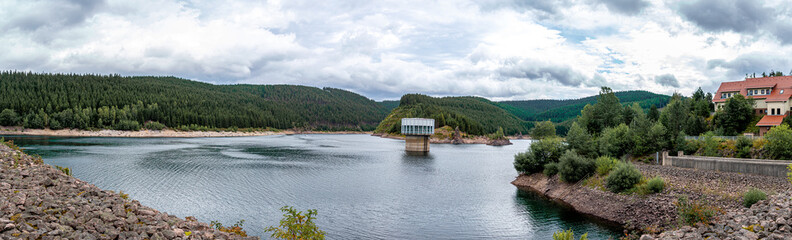 Fototapeta na wymiar Panorama der Talsperre Schmalwasser vom Staudamm