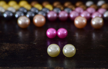  Elegant and beautiful pearl earrings Is an accessory for women