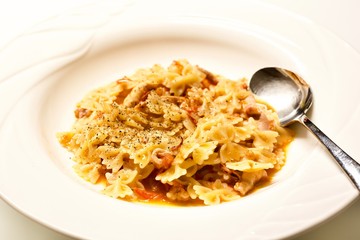 Pasta with fish and tomato