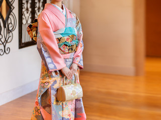 振袖を着た若い女性